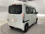 開け閉めしやすく、乗り降りしやすい両側スライドドア!