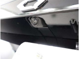 バックカメラが付いているので後方確認が非常にしやすいです。今や運転初心者も熟練者も必須装備!ついていて損はないですね♪
