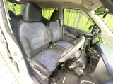 運転席シート廻りは使用感も少なく、良好な状態となっています。前オーナー様が丁寧に使っていたことがよくわかりますね。