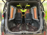 普段のお買い物や通勤、送迎等に十分な荷室スペースを確保しております。セカンドシートを倒すと、大きな荷物の積載も可能です♪