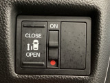 【片側パワースライドドア】片側がパワースライドドアになっており、運転席のスイッチやスマートキーでも開閉が可能です!開口部も広いので乗り降りも楽々♪