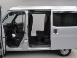 愛知ダイハツのお店にある、たくさんのスマアシ搭載車は、正常に作動する事をしっかり確認してます。