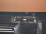 広がる運転支援サービスETC2.0搭載。全国の高速道路に設置されたITSスポットと双方向通信を図り、広域な道路交通情報や安全運転をサポートする情報を得て、音声やナビ画面上にタイムリーにお知らせします。