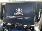 【メーカー純正ナビ】インテリアに溶け込むスタイリッシュな「専用設計」メーカーナビを装備♪視認性や操作性など基本性能にも優れ、より上質なカーライフをお楽しみいただけます。