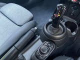 車両の詳細、ご質問につきましては、弊社営業スタッフまでお気軽にご連絡下さいませ。遠方のお客様には実車の詳細画像送信も承ります。