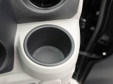 カップホルダーは運転席や助手席からちょうど手の届く位置です!!