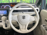 インテリアに合わせたデザインのステアリングは、運転される方のことも考え、運転しやすい形状、大きさです。是非一度、実際に触ってお確かめください。