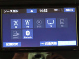 AM/FMラジオ・フルセグTV・Bluetooth機能付き。CD/DVDの再生も可能です。