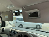 バニティミラー・すばやく身だしなみをチェック(運転席側のみ)