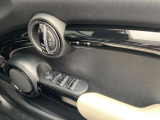 車両の詳細、ご質問につきましては、弊社営業スタッフまでお気軽にご連絡下さいませ。遠方のお客様には実車の詳細画像送信も承ります。お客様からのお問合せをお待ち致しております。