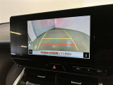 バックカメラが付いているので後方確認が非常にしやすいです。今や運転初心者も熟練者も必須装備!ついていて損はないですね♪
