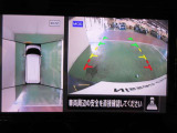 アラウンドビューモニターで車庫入れも空から見ている様に駐車できラクラクです。