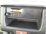 純正のAM/FMカーラジオを装備です。
