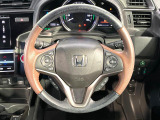 【純正革巻きステアリング】上質な革を使用することで、手にしっかり馴染みとても運転しやすいハンドルです♪
