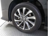 かっこいいホイールですね。 車のイメージを大きく左右するホイール部分はコダワリを持ちたいですね。