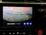 【バックカメラ】運転が苦手な方も車庫入れラクラクです!ギアをリバースに入れれば自動的に切り換わりますので、面倒な操作は不要です♪狭い駐車場もお車を傷つけず安心ですね!