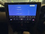 いまや必須装備「ナビゲーション」搭載!知らない場所にスイスイッとドライブ。もう、これなしではハンドルを握れませんね!でも運転中の操作は危険ですのでご注意ですね☆