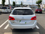 コーナーセンサー付きですので駐車も安心です。