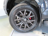 トヨタ純正アルミホイール。タイヤサイズは265/60R18です。