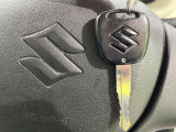【キーレス】少し離れた場所からでもボタン一つでドアの開錠・施錠ができるのでとっても便利!ドアの鍵穴周りに傷をつけることもありません♪