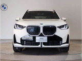 BMW代表的な特徴のキドニーグリル。BMWのすべてのモデルに採用され、BMWらしさを強調しております。