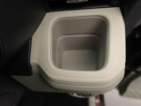 カップホルダーは運転席や助手席からちょうど手の届く位置です!!
