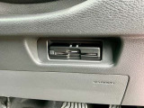 運転席の右下にETCがビルトインされています。高速道路では便利ですね!