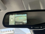 ルームミラーにアラウンドビューモニターが映るので楽々駐車
