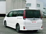 明るく広々、落ち着いた店内では、中古車のご検討・ご購入のほか、携帯電話(au)の購入等、様々なご相談に幅広く応えていきます♪