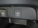 便利な充電用USBジャックも付いています☆周辺機器の充電にご利用頂けます☆