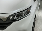 LEDヘッドライトは、点灯の瞬間から最大光量を発揮し、突然暗くなるトンネルなどでの安定感を高めます。