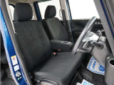 運転席のスペースはゆったりしていて、視界も広く確保されているので普段の運転からロングドライブまで快適です。