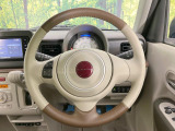 インテリアに合わせたデザインのステアリングは、運転される方のことも考え、運転しやすい形状、大きさです。是非一度、実際に触ってお確かめください。