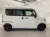 スライドドアなら狭い駐車場でもドアをぶつける心配がありません。ステップが低く乗り降りもしやすいです。
