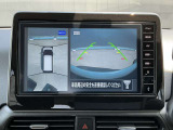 アラウンドビューモニター搭載。上から見下ろしたように液晶に映るのでスムーズな駐車をサポートします。