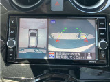 クルマを空から見たような映像が映る、アラウンドビューモニターで、車両周辺の安全確認も一目できます!小さなお子様や障害物も確認できるので、運転のしやすさだけでなく事故防止にも役立ち安心して駐車できます♪