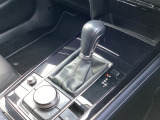 アクセルペダルを踏み込む量や速さに応じて変速パターンをし、人馬一体の運転感覚を発揮してくれる6速オートマ!