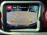 リバースポジションにシフトすると自動的にカメラが作動、ナビゲーション画面に後方の視界が映し出される、安心のバックカメラを装備。