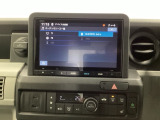 HondaCONNECT対応の便利なナビディスプレー。お持ちのスマートフォンと連携して、ナビやBluetoothでの音楽再生が可能です。デザインはもちろん、操作性も良好です。