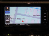 純正ナビを装備。タッチパネル式で使いやすく、お出かけもラクラクです。