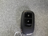 ポケットやバッグに入れたままドアの施錠・解錠ができ、エンジンもボタンひとつで始動できます。荷物が多い時でもスムーズです。