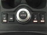 運転席・助手席あたたかシートヒーター付です☆冬場はヒーターの為のエンジン始動を抑えられるので低燃費につながります☆