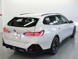 どの角度からもBMWのフォルムが際立ちます。