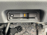 運転席膝元にETCがついています。