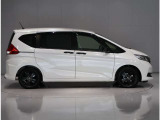 後ろが両側スライドドア(両側とも電動タイプ)です!スライドドアのお車ですと、狭いスペースでも乗り降りしやすいです。