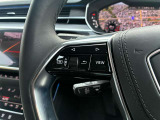 地図情報や車両情報などをステアリングのスイッチから操作して表示できます。