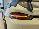 立体的な造形のLEDテールライト。スモークレンズ調のシャープな発光で、後続車からの視認性も良好です。