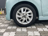 純正アルミホイール。タイヤサイズは155/65R14です。