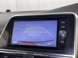 バックモニター付なので後退時に後方が見えるので安心。 車は構造上、死角がたくさんなので万が一を考えると必須ですね。 あくまで補助の為の装備、バックは目視で確認する事が重要ですよ。