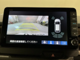 リバースギアに入れるだけで後方の表示へ切り替わります。夜間や雨の日の駐車も楽になりますよ。